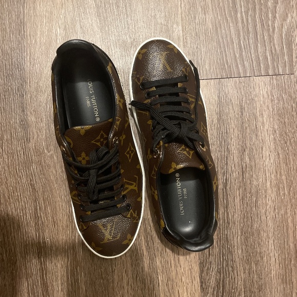 LOUIS VUITTON Patent Monogram Frontrow Sneakers 37 - Picture 1 of 7
